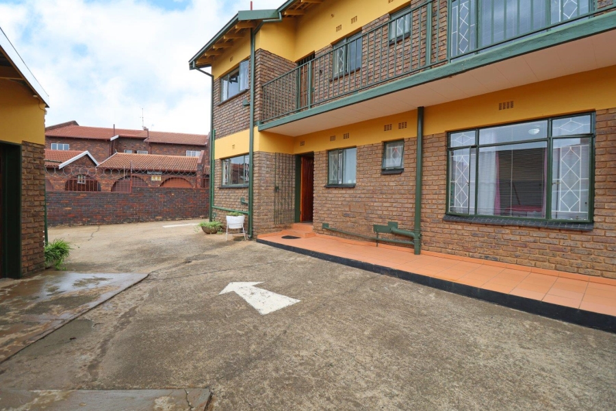 2 Bedroom Property for Sale in Greenhills Gauteng
