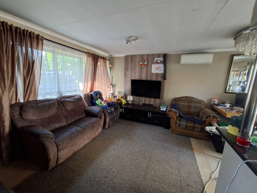 2 Bedroom Property for Sale in Weltevreden Park Gauteng