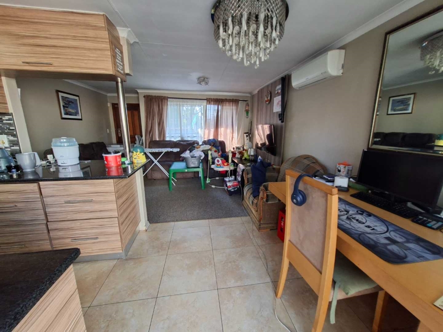 2 Bedroom Property for Sale in Weltevreden Park Gauteng