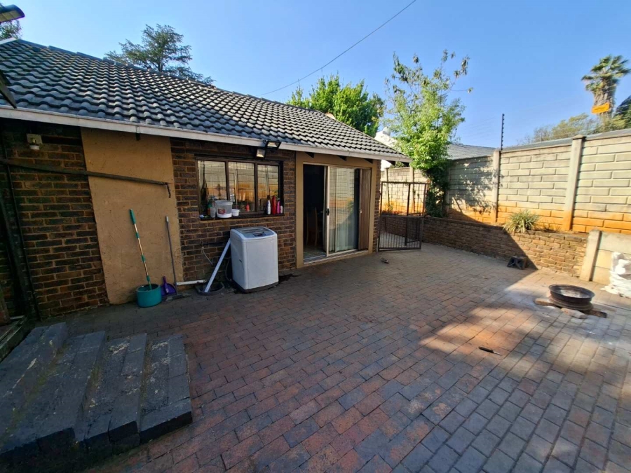 2 Bedroom Property for Sale in Weltevreden Park Gauteng