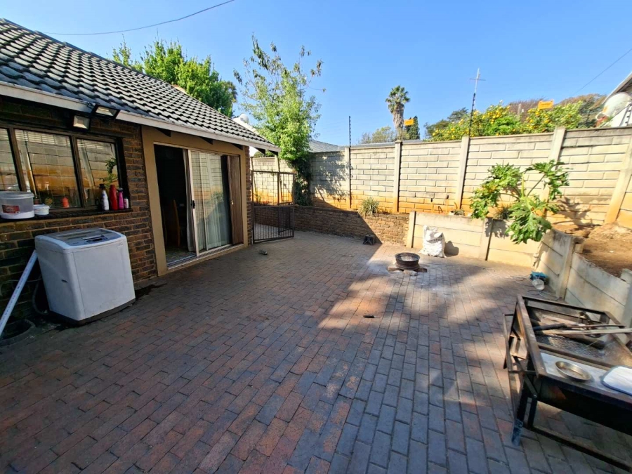 2 Bedroom Property for Sale in Weltevreden Park Gauteng
