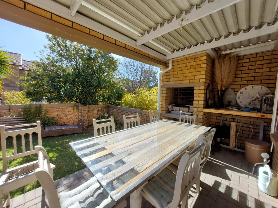 To Let 2 Bedroom Property for Rent in Olivedale Gauteng