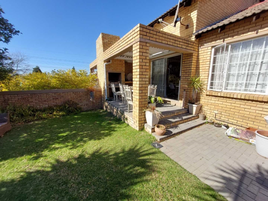 To Let 2 Bedroom Property for Rent in Olivedale Gauteng