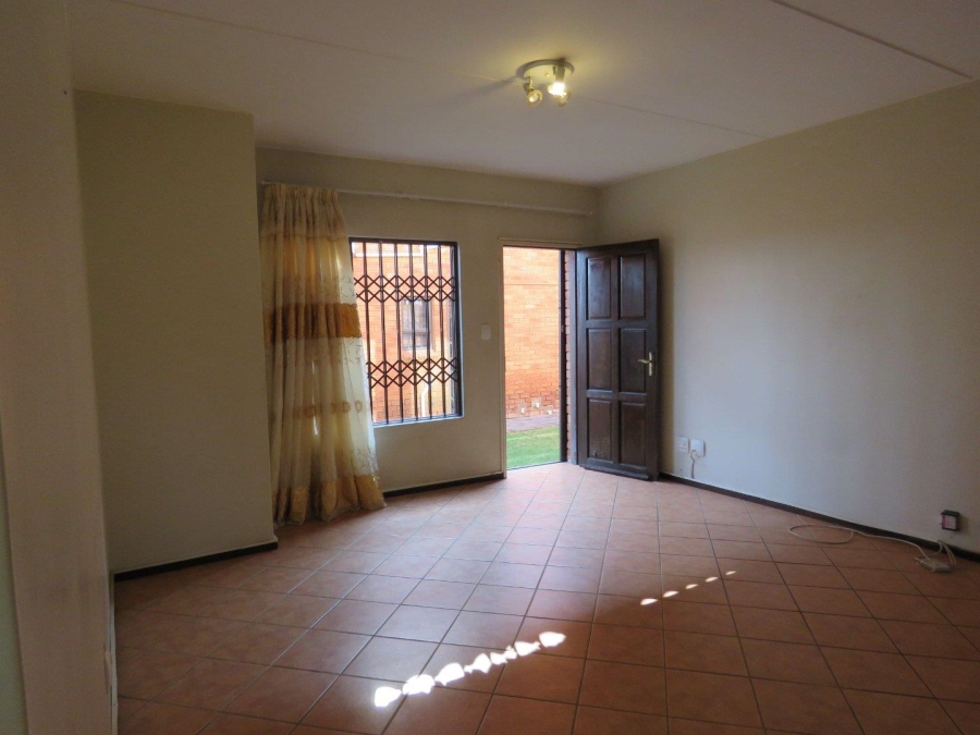 2 Bedroom Property for Sale in Albertsdal Gauteng
