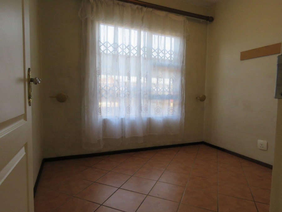 2 Bedroom Property for Sale in Albertsdal Gauteng