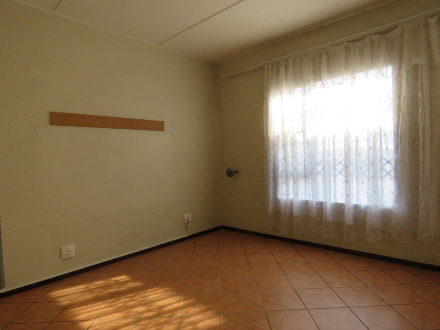 2 Bedroom Property for Sale in Albertsdal Gauteng