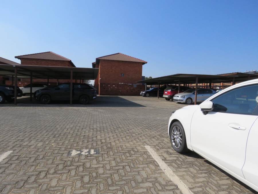 2 Bedroom Property for Sale in Albertsdal Gauteng
