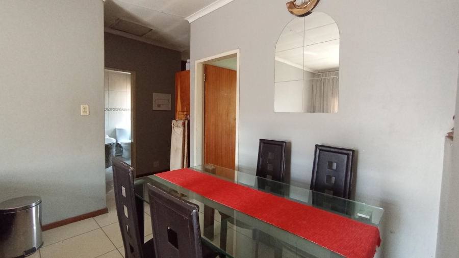 2 Bedroom Property for Sale in Zwartkop Gauteng