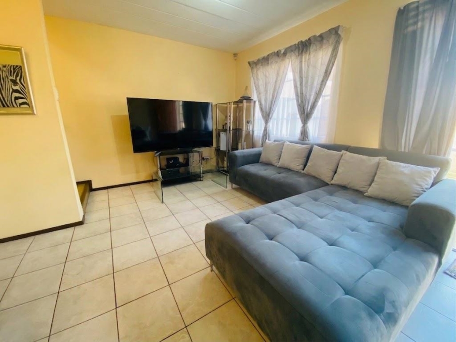 To Let 2 Bedroom Property for Rent in Halfway Gardens Gauteng