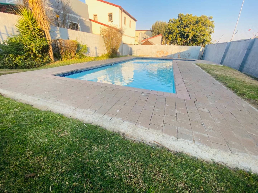 To Let 2 Bedroom Property for Rent in Halfway Gardens Gauteng