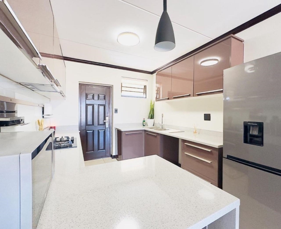 2 Bedroom Property for Sale in Blue Hills Gauteng