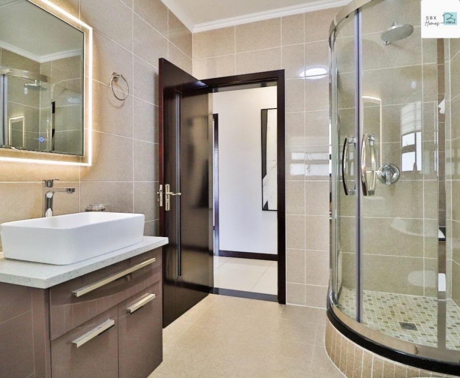 2 Bedroom Property for Sale in Blue Hills Gauteng