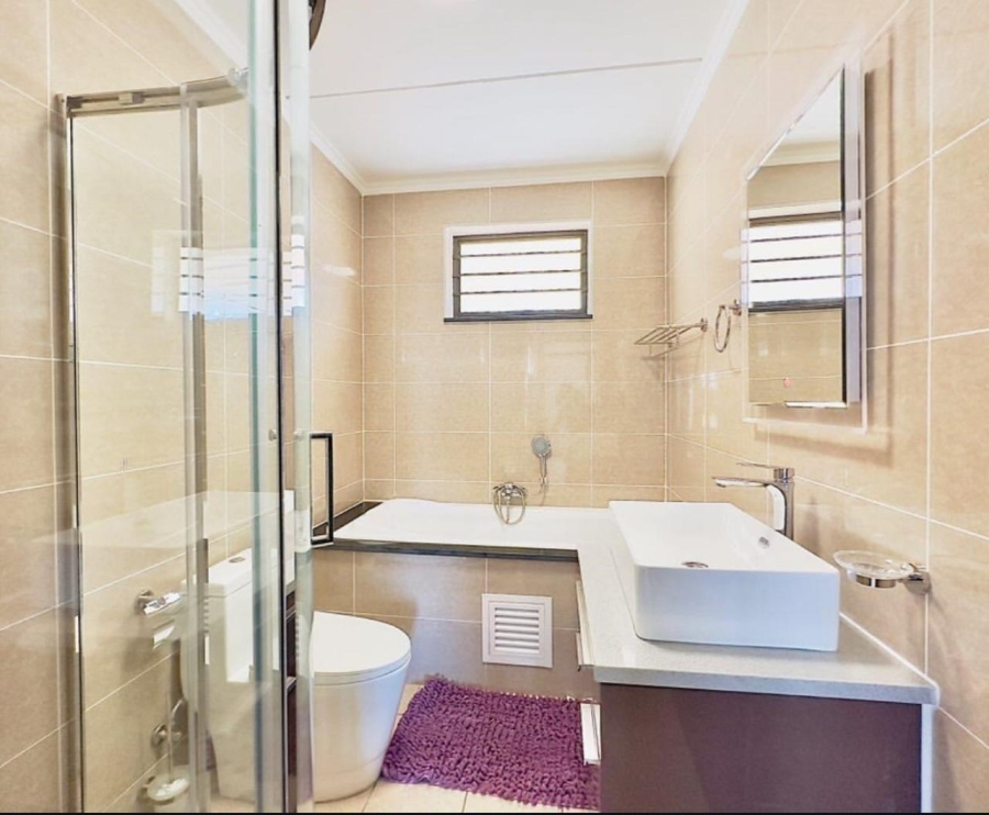 2 Bedroom Property for Sale in Blue Hills Gauteng