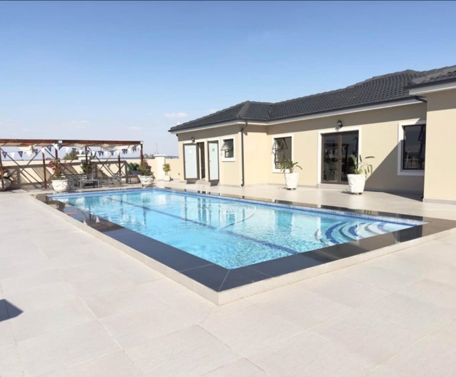 2 Bedroom Property for Sale in Blue Hills Gauteng