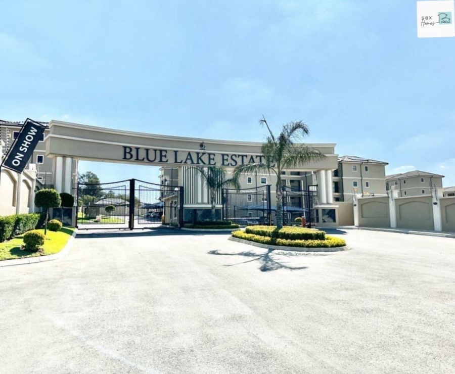 2 Bedroom Property for Sale in Blue Hills Gauteng