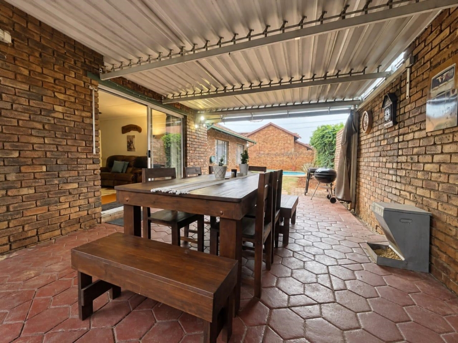 3 Bedroom Property for Sale in Eldoraigne Gauteng