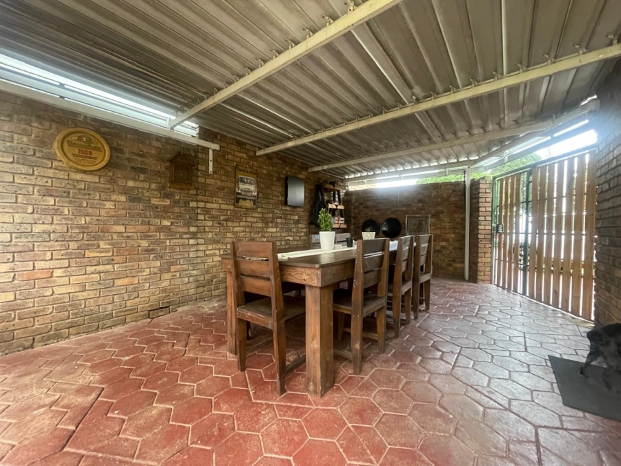 3 Bedroom Property for Sale in Eldoraigne Gauteng