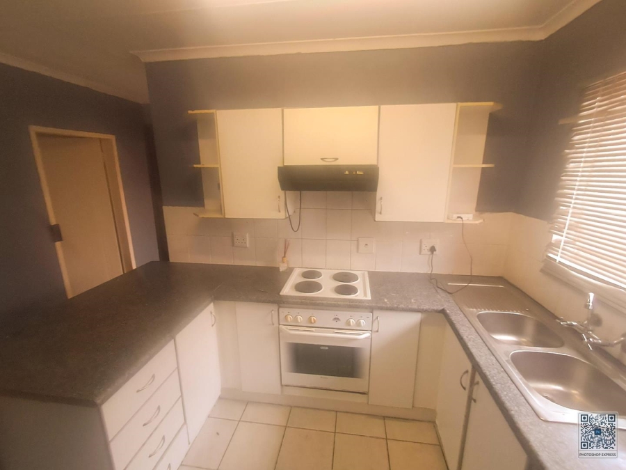 2 Bedroom Property for Sale in Die Hoewes Gauteng