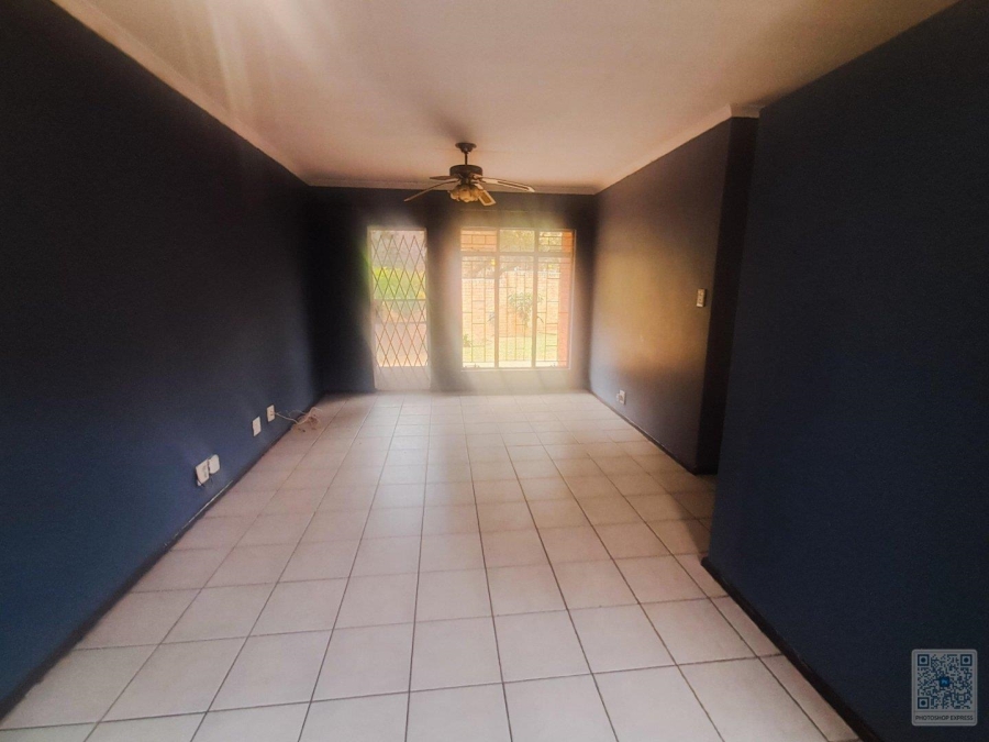 2 Bedroom Property for Sale in Die Hoewes Gauteng