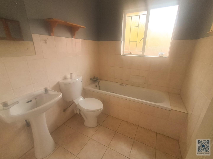 2 Bedroom Property for Sale in Die Hoewes Gauteng