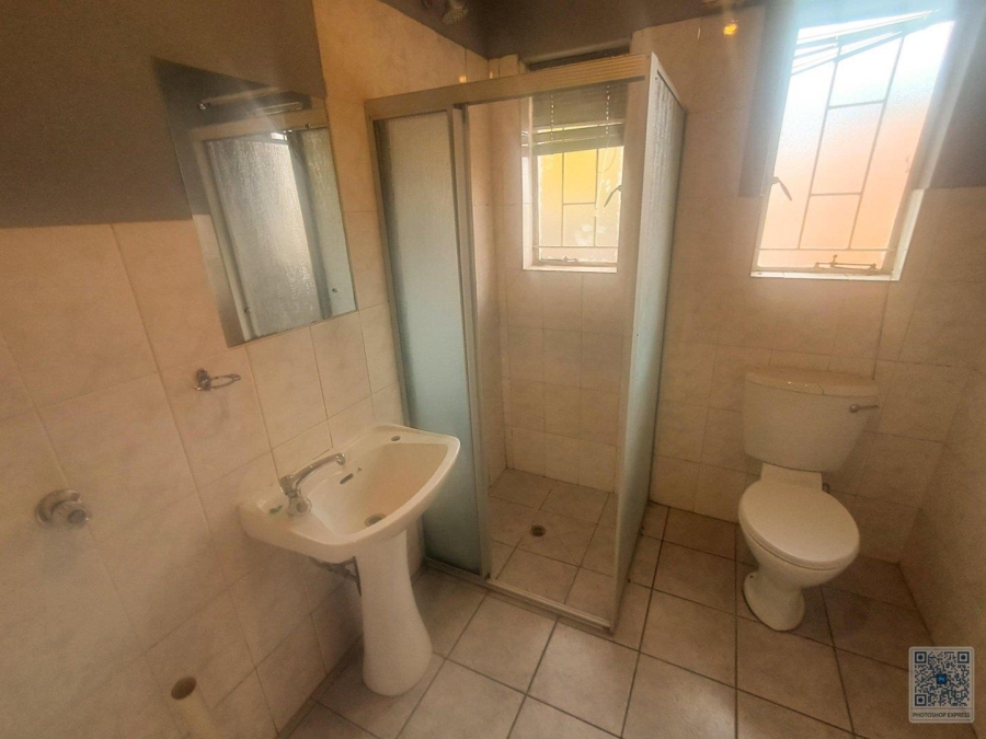 2 Bedroom Property for Sale in Die Hoewes Gauteng