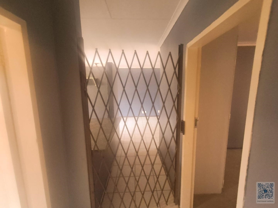 2 Bedroom Property for Sale in Die Hoewes Gauteng
