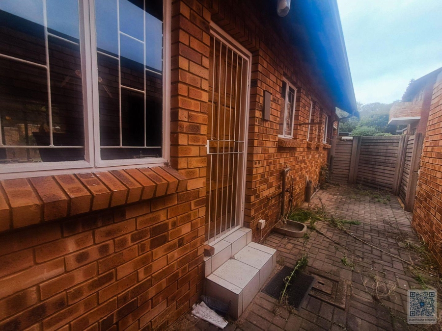 2 Bedroom Property for Sale in Die Hoewes Gauteng