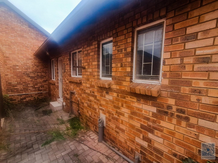 2 Bedroom Property for Sale in Die Hoewes Gauteng