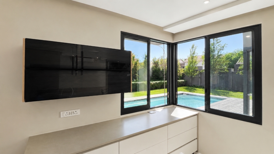5 Bedroom Property for Sale in Midstream Hill Gauteng