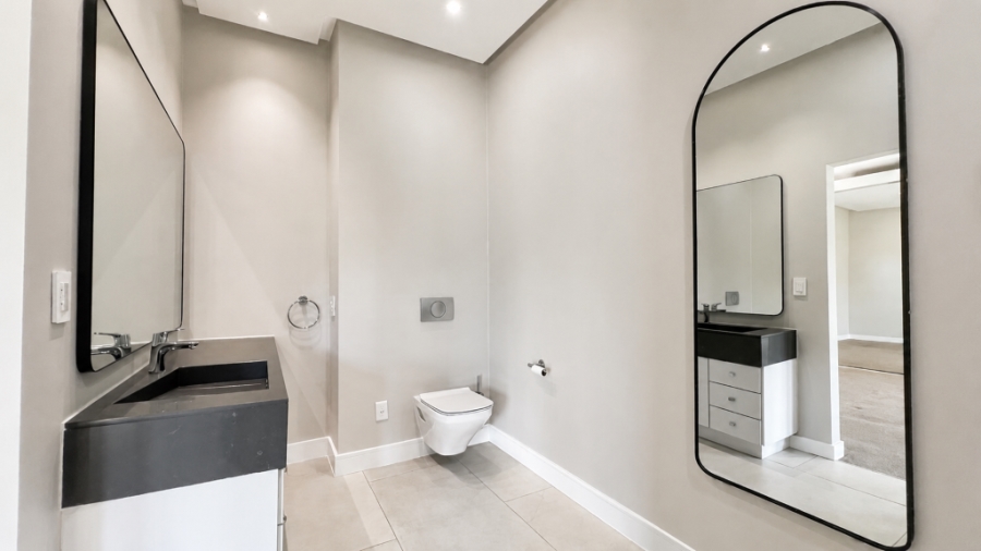 5 Bedroom Property for Sale in Midstream Hill Gauteng