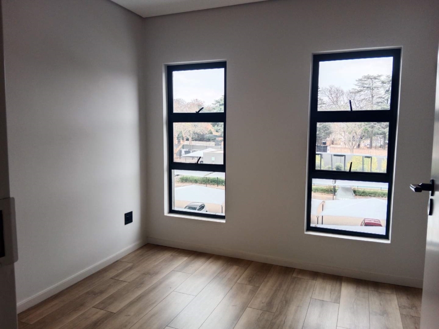 To Let 2 Bedroom Property for Rent in Waverley Gauteng