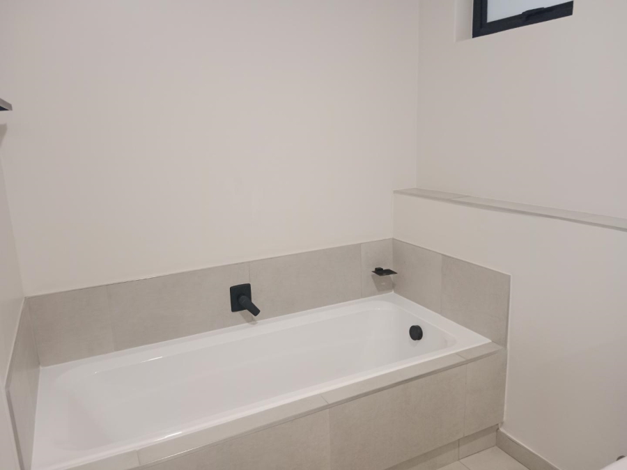 To Let 2 Bedroom Property for Rent in Waverley Gauteng