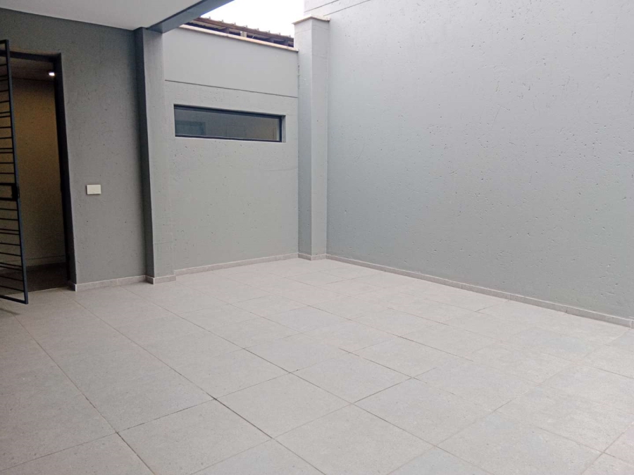 To Let 2 Bedroom Property for Rent in Waverley Gauteng