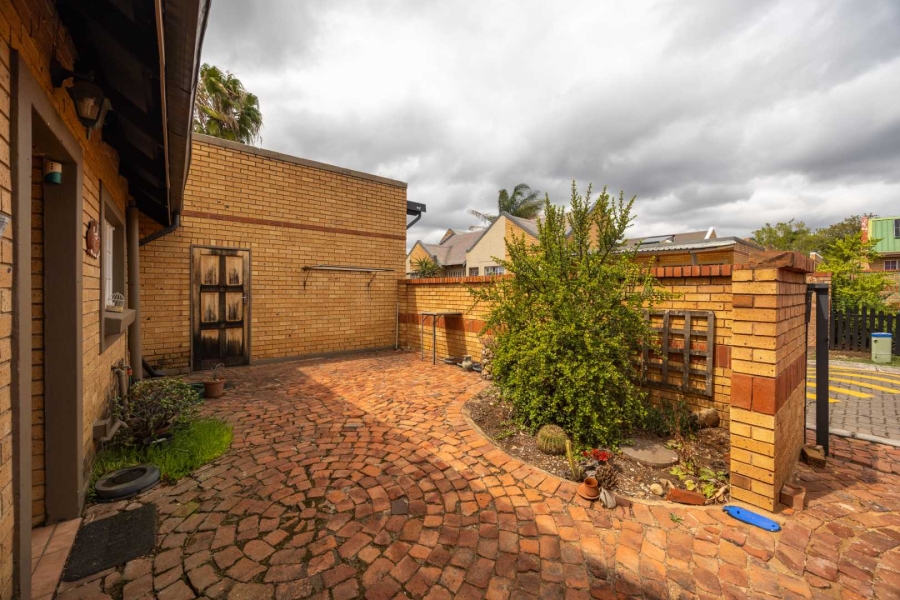 2 Bedroom Property for Sale in Equestria Gauteng