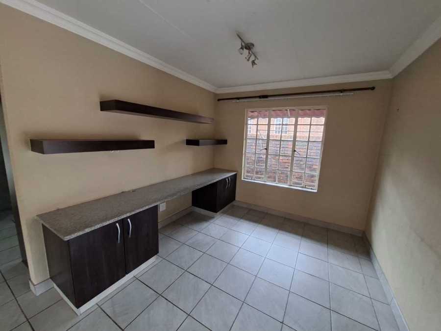 2 Bedroom Property for Sale in Allens Nek Gauteng