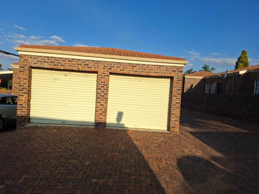 2 Bedroom Property for Sale in Allens Nek Gauteng