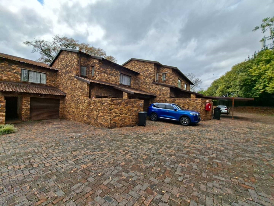 To Let 3 Bedroom Property for Rent in Randpark Ridge Gauteng