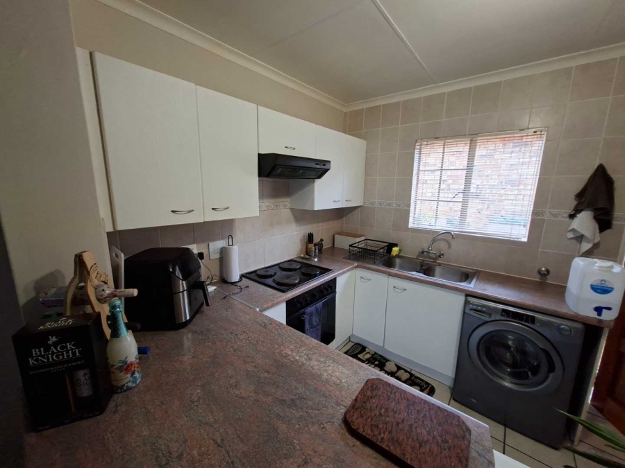 3 Bedroom Property for Sale in Radiokop Gauteng