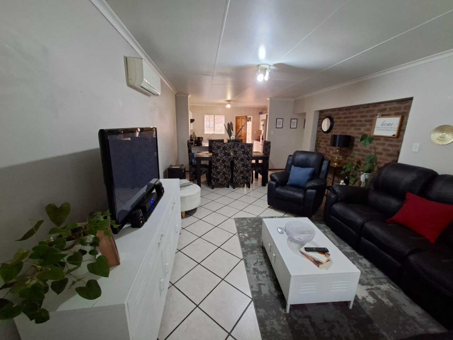 3 Bedroom Property for Sale in Radiokop Gauteng