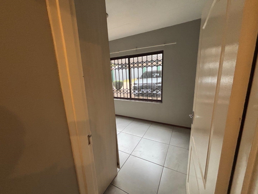 2 Bedroom Property for Sale in Honeydew Grove Gauteng