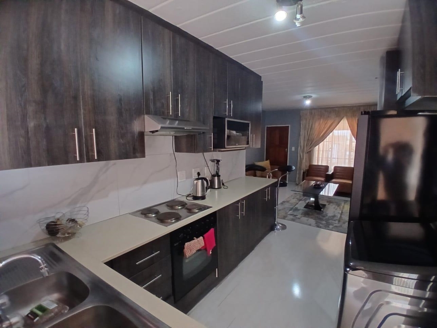 2 Bedroom Property for Sale in Noordwyk Gauteng