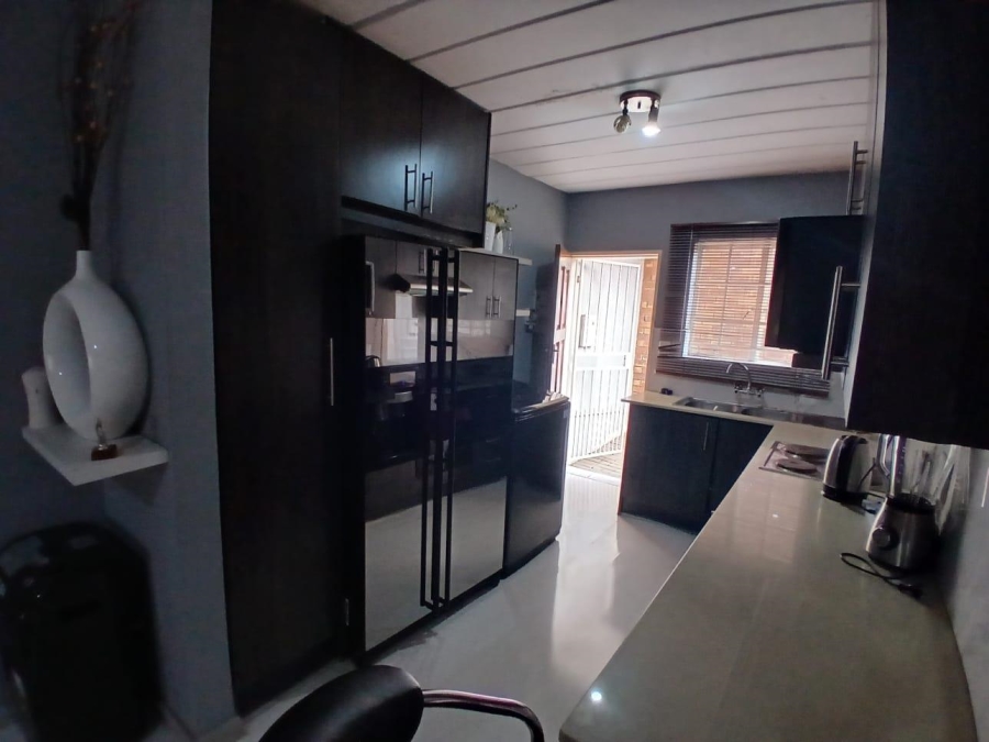 2 Bedroom Property for Sale in Noordwyk Gauteng