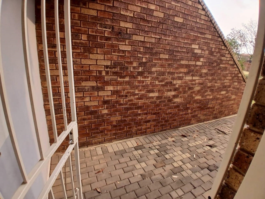 2 Bedroom Property for Sale in Noordwyk Gauteng
