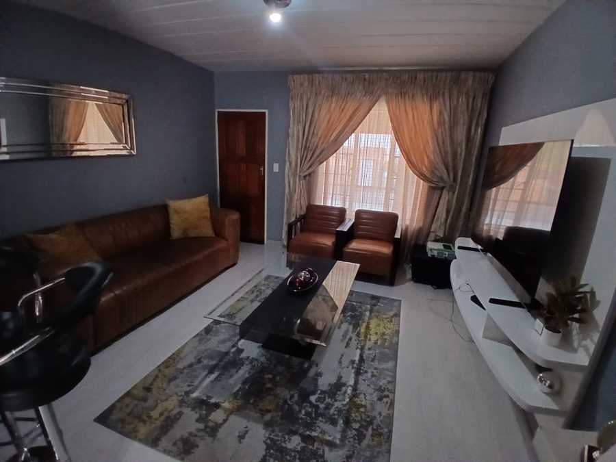 2 Bedroom Property for Sale in Noordwyk Gauteng