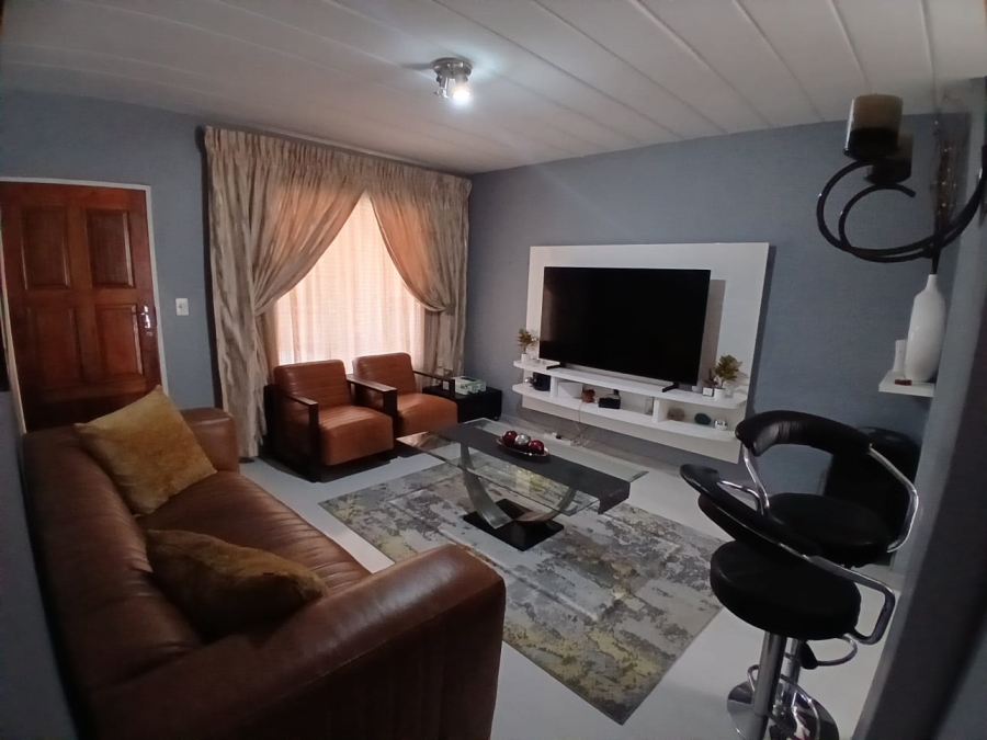 2 Bedroom Property for Sale in Noordwyk Gauteng