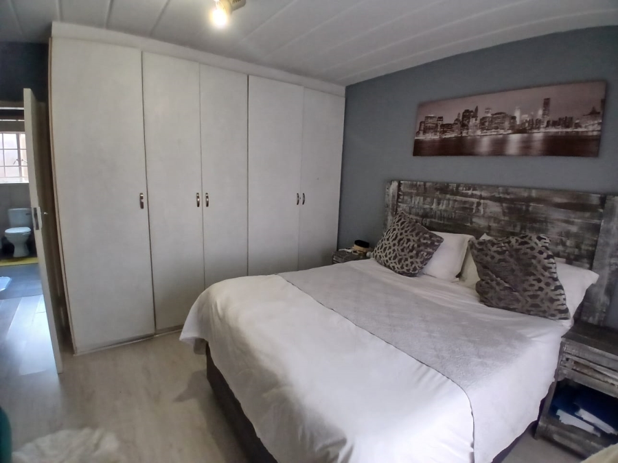 2 Bedroom Property for Sale in Noordwyk Gauteng