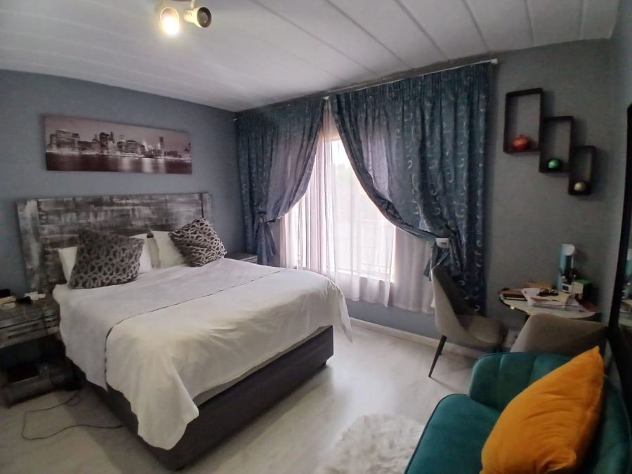 2 Bedroom Property for Sale in Noordwyk Gauteng