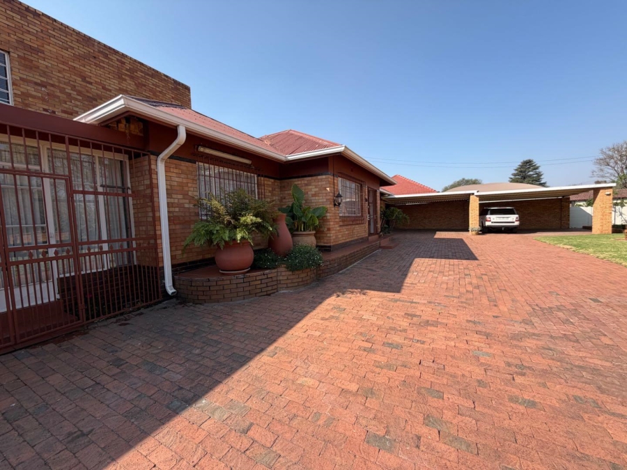 7 Bedroom Property for Sale in Lambton Gauteng