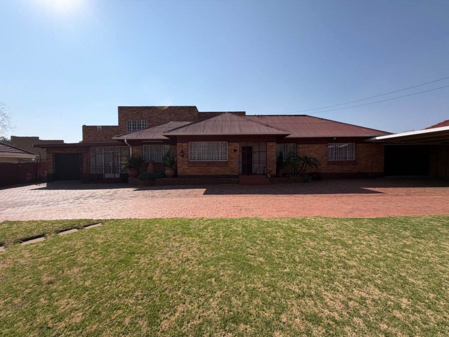 7 Bedroom Property for Sale in Lambton Gauteng