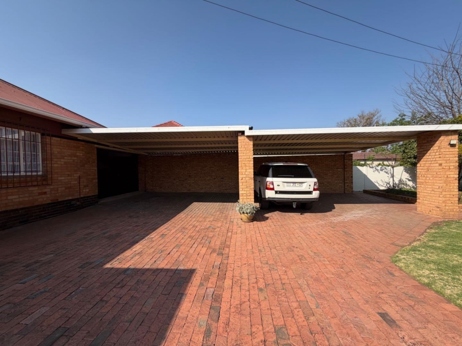 7 Bedroom Property for Sale in Lambton Gauteng